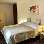 Familia בית הארחה 3*