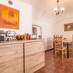 בית הארחה Familia