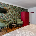 Familia בית הארחה