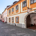 בית הארחה Familia