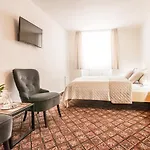 Familia בית הארחה 3*