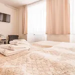 בית הארחה Familia 3*